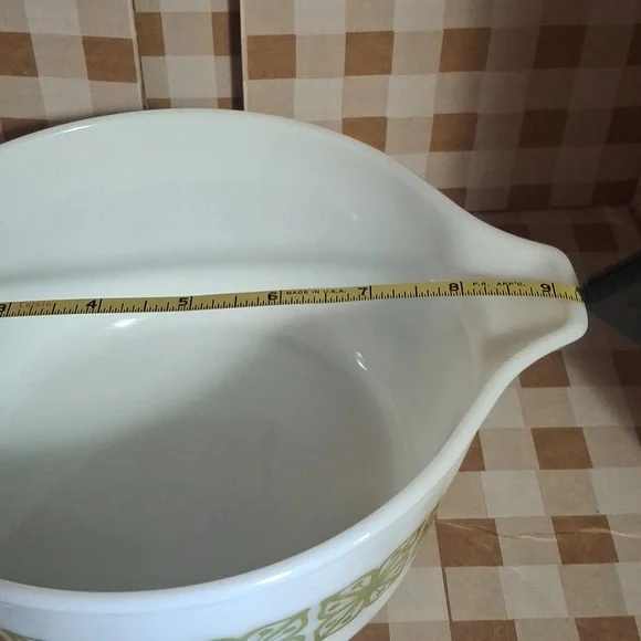 Vintage Pyrex 2Q Floral Patterned Mixing Bowl - Picture 4 of 4